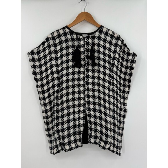 Casilda Mut Jackets & Blazers - Casilda Mut Houndstooth Wool Poncho Top | Black & White | OS
